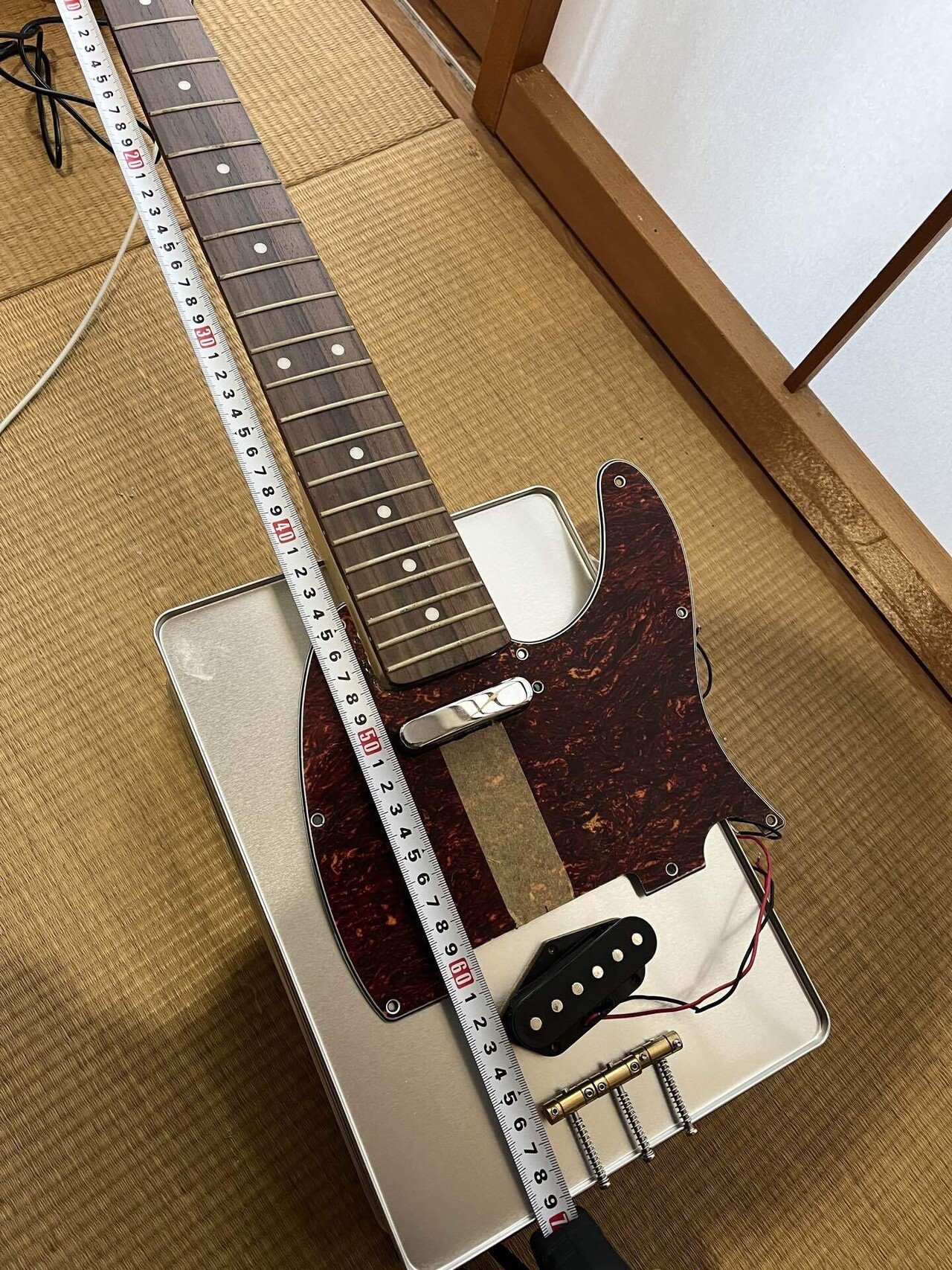 DIY工作】ギターを8時間で作る方法(缶テレの製作)｜れんたろ