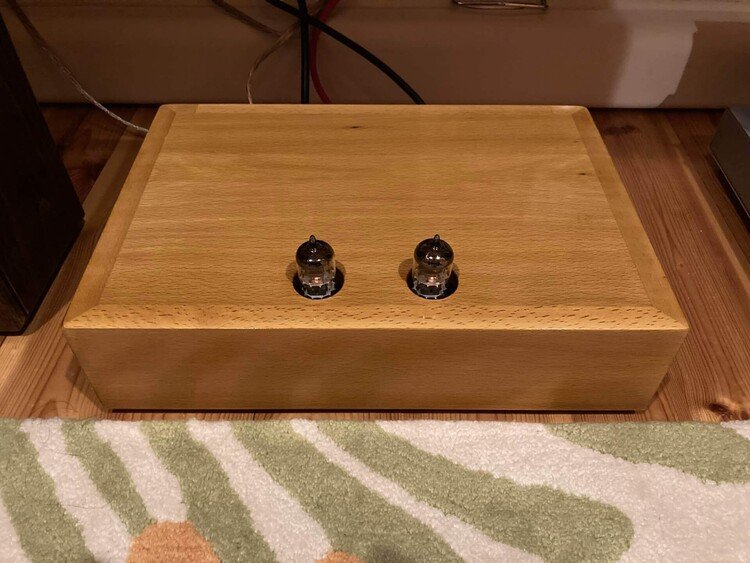 真空管アンプ 黒/木製 デザイン 真空管アンプ 黒/木製 デザイン