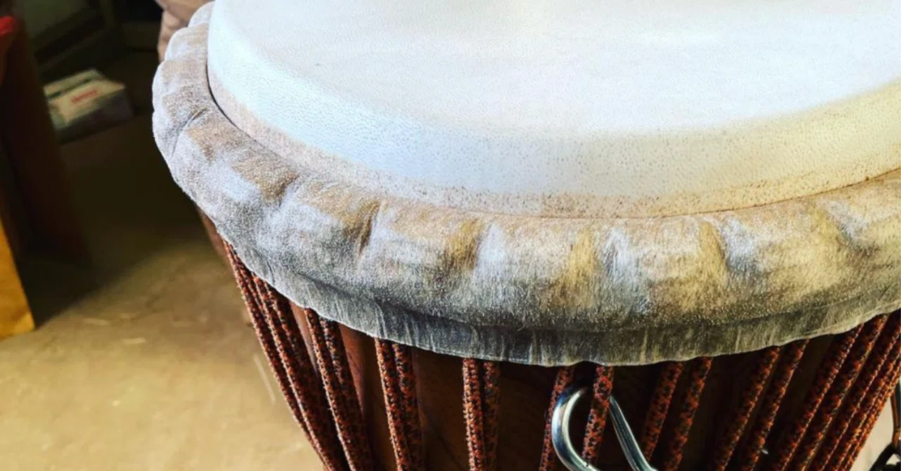 インスタblog 「ジャンベというアフリカン楽器」-鹿皮の羊皮紙 「鹿 
