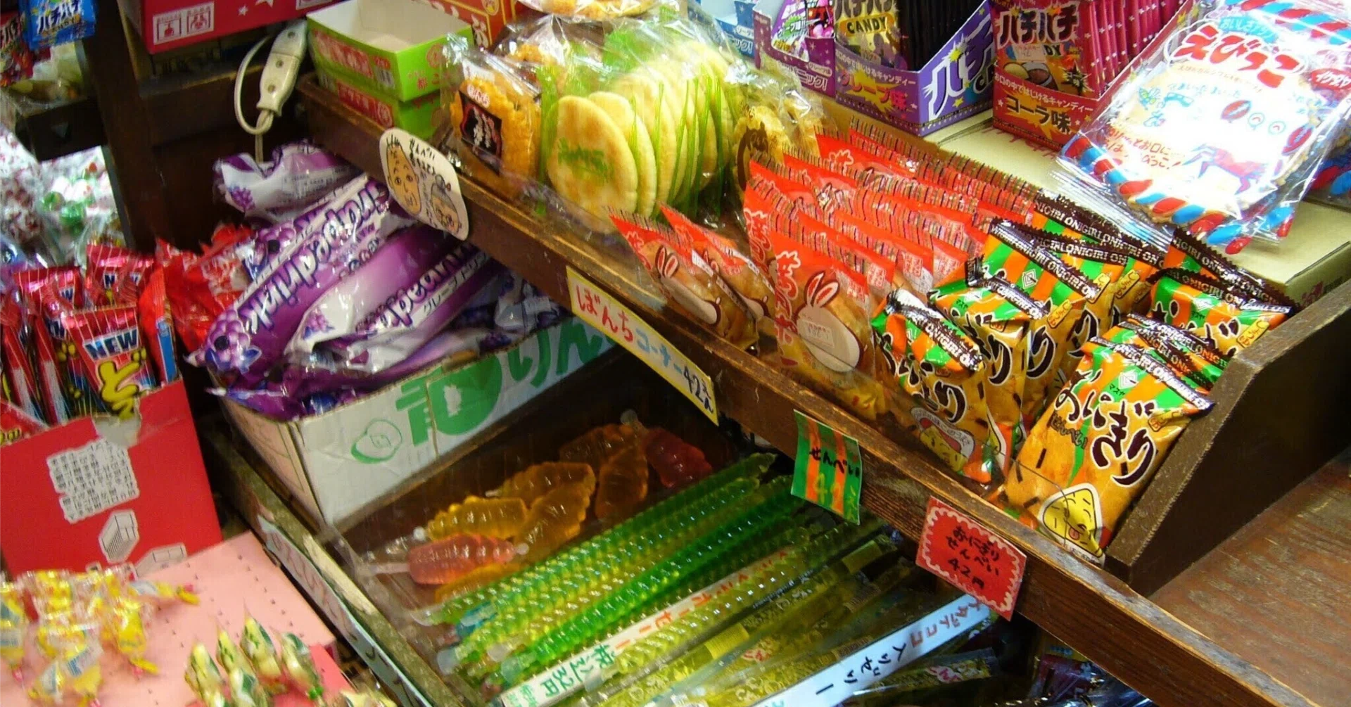 食べたことないお菓子を買い放題してみた|まわる まがり|ライター 食べたことないお菓子を買い放題してみた|まわる まがり|ライター