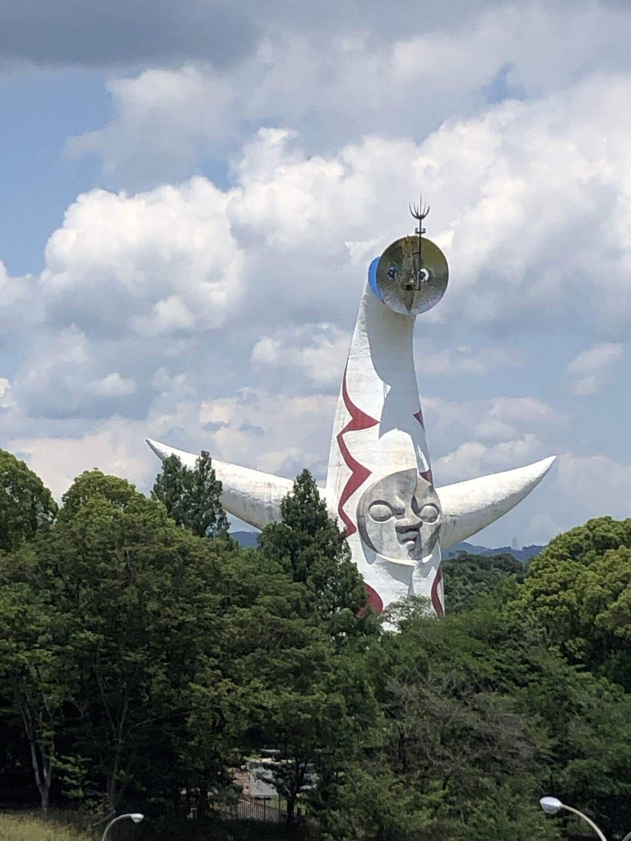 太陽の塔 縁起物 大阪（太陽の塔」は「希有な公共芸術」「歴史