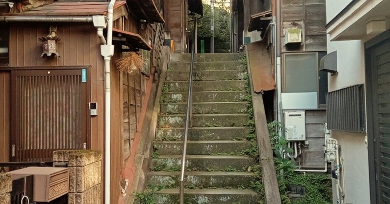 樋口一葉旧居跡そばの階段（東京都文京区）