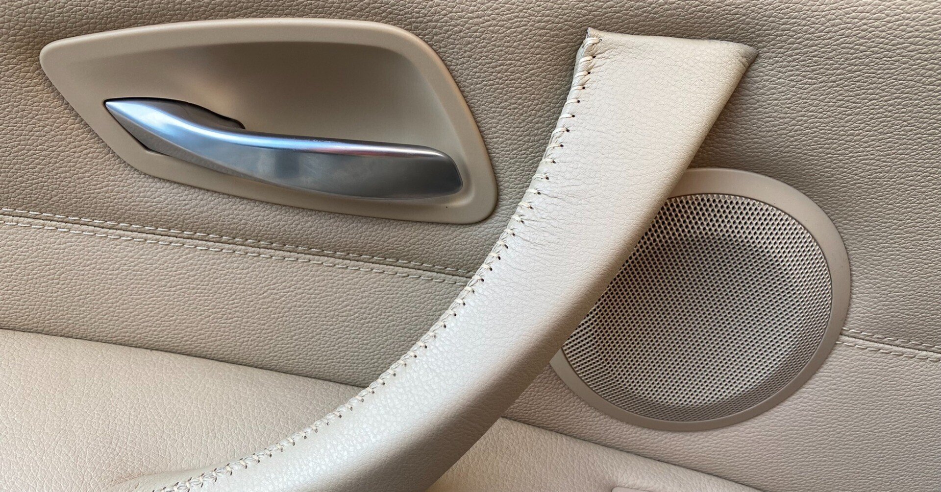 純正BMWリアドアノブE90インナーハンドル318i320i313i325i右M3 BMW E90 インナードアハンドルカバー内張 取手 取り付け方法 コツ