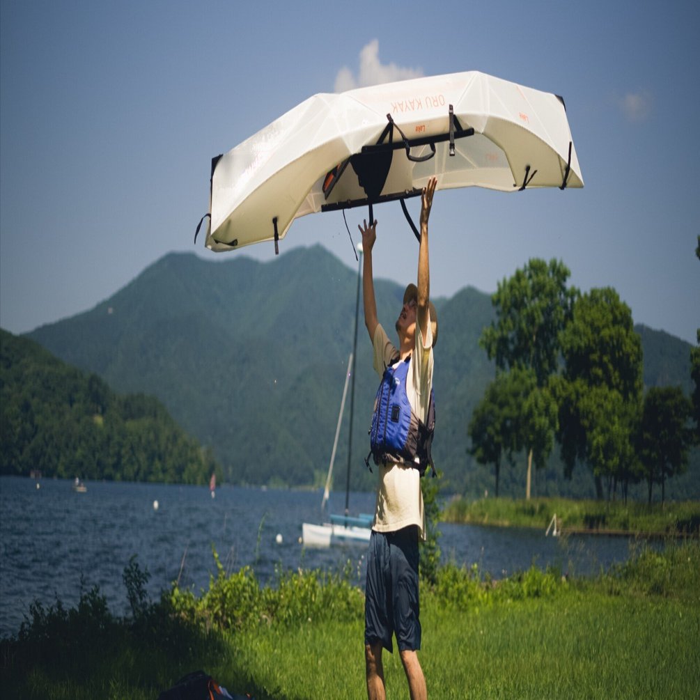 重量7.7kg！折りたたみ式の「オルカヤック」は、野尻湖を満喫する夏の
