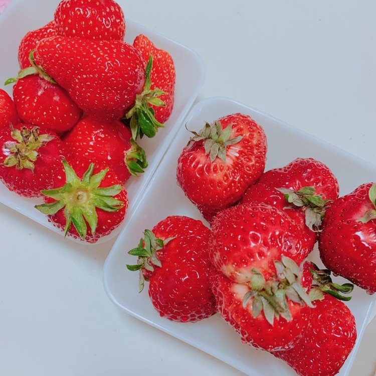 「さくらももいちご」と「あまおう」がセットでお安くなってた🍓
真っ赤で美味しそう♪