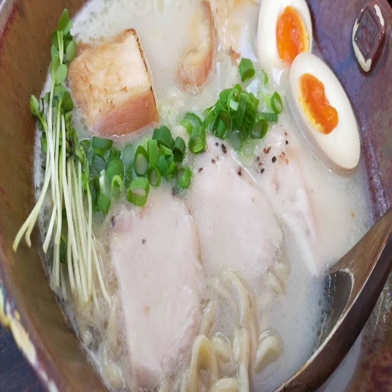 鶏白湯（トリパイタン）のラーメンにハマる『いしぐふーらーめん 城間