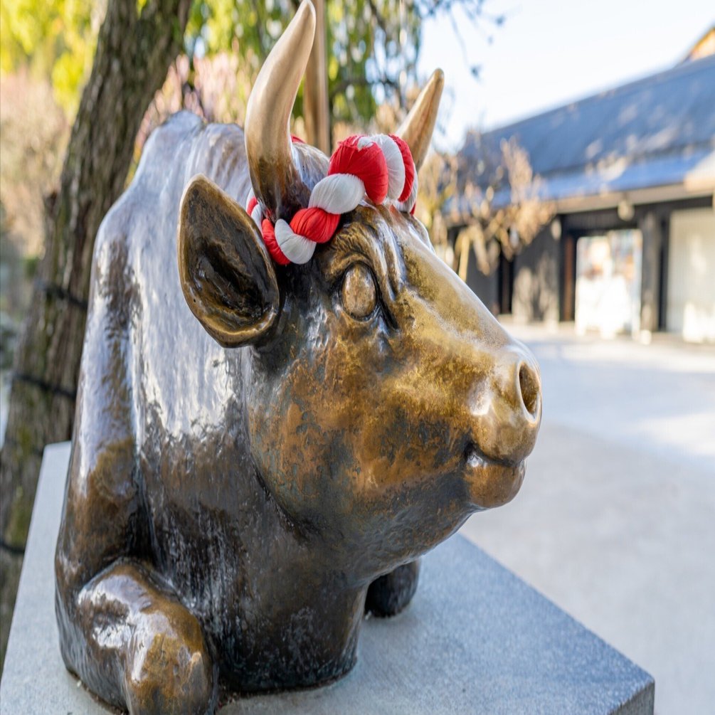 【AAA級呪物】菅原道真の霊獣「知輝牛」 Amazon.co.jp: 牛乗り 菅原道真 銅製 箱付 彫刻 置物 開運 風水 骨董