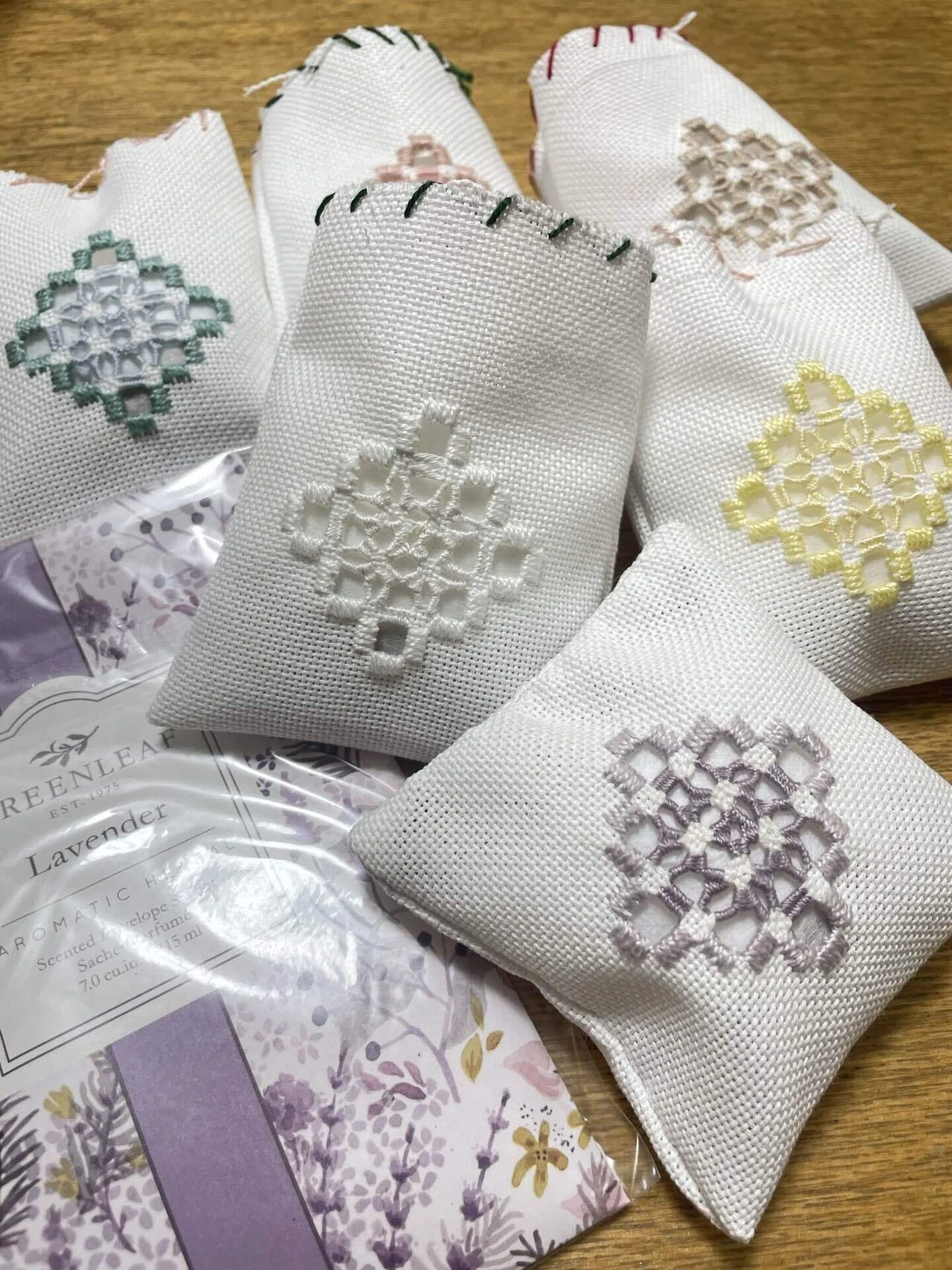 ハーダンガー刺繍のサシェ｜miho