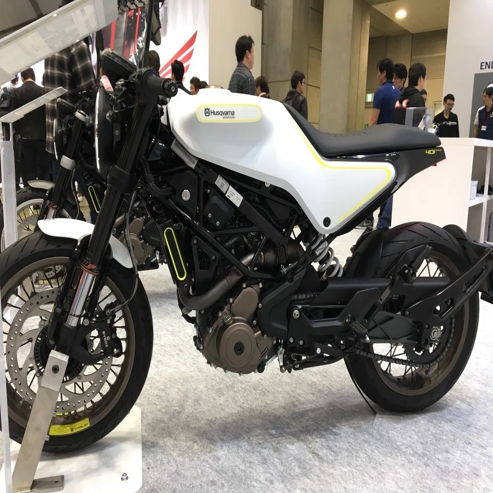 東京モーターサイクルショーにて ハスクバーナ・ビットピレン でぃーぷ パーポー