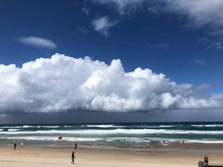 サーファーズパラダイスの海と雲
雲フェチとしては、この感じたまらない^ ^