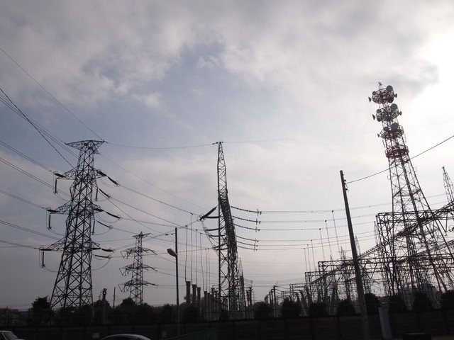 多摩変電所に出入りする只見幹線。512-4号と513号。2014年11月撮影。 #鉄塔