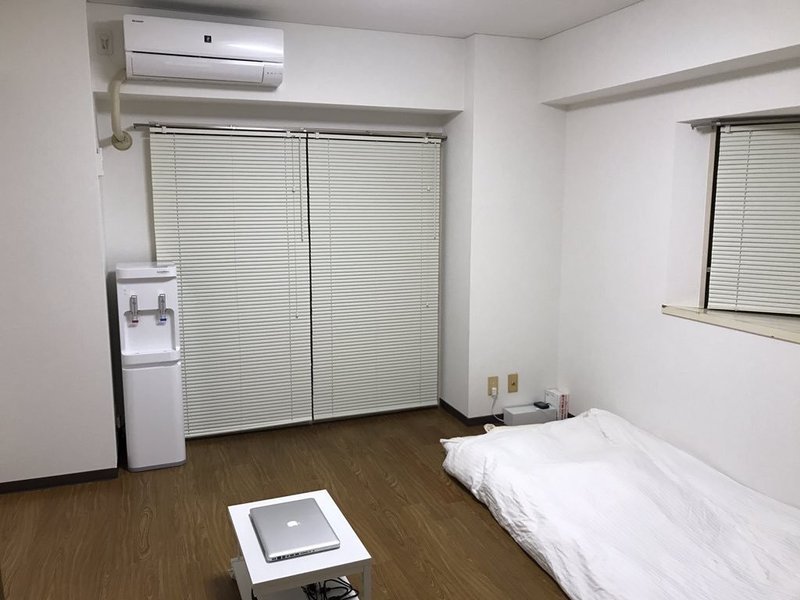 ビジネスホテルに暮らしたい ミニマリストの部屋づくり Andy クリエイティブ ディレクター Note