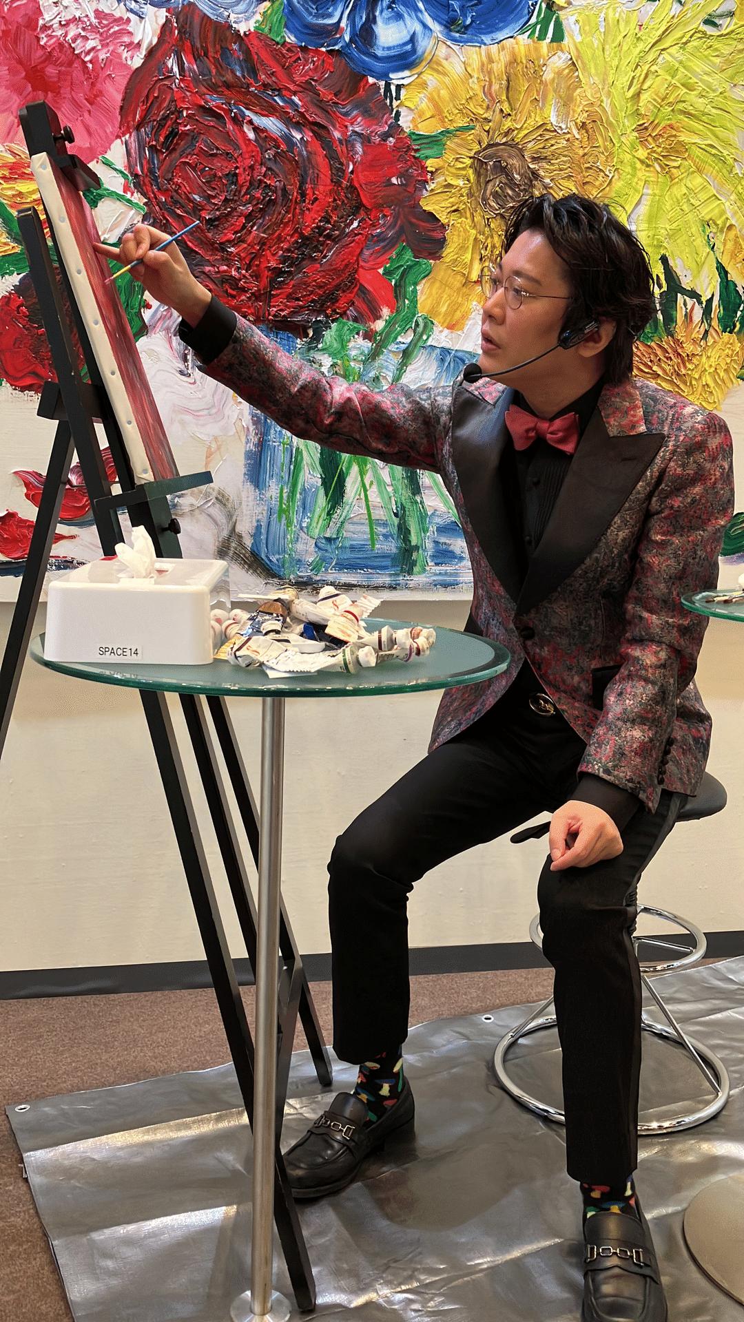 水彩コンテ　澤田武豊 氏 作 『セビリアの大聖堂』 今日のアーティスト達の製作の様子です。今週日曜日の展覧会に