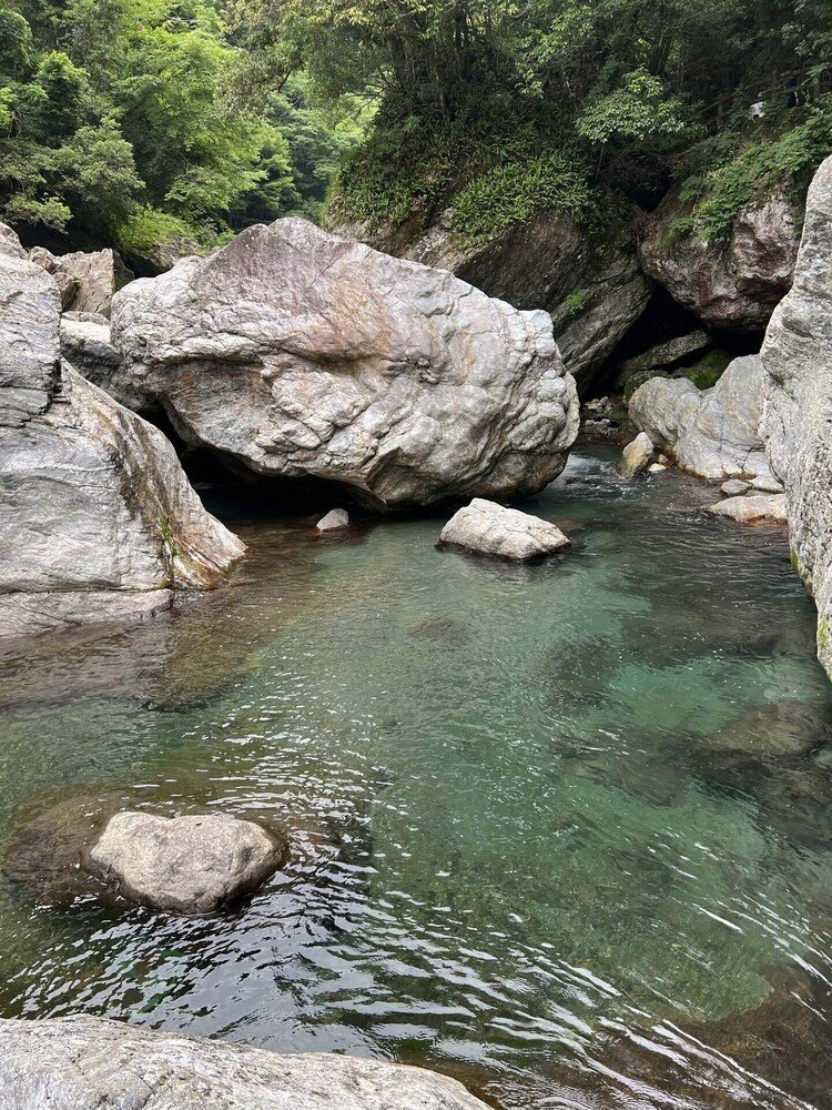 高知県　中津渓谷　冷たい水が気持ちいい。