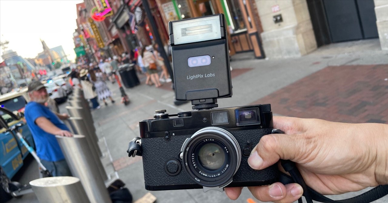 スタジオフラッシュ　カメラ　写真　撮影　プロカメラマン　プロ mqdefault.jpg