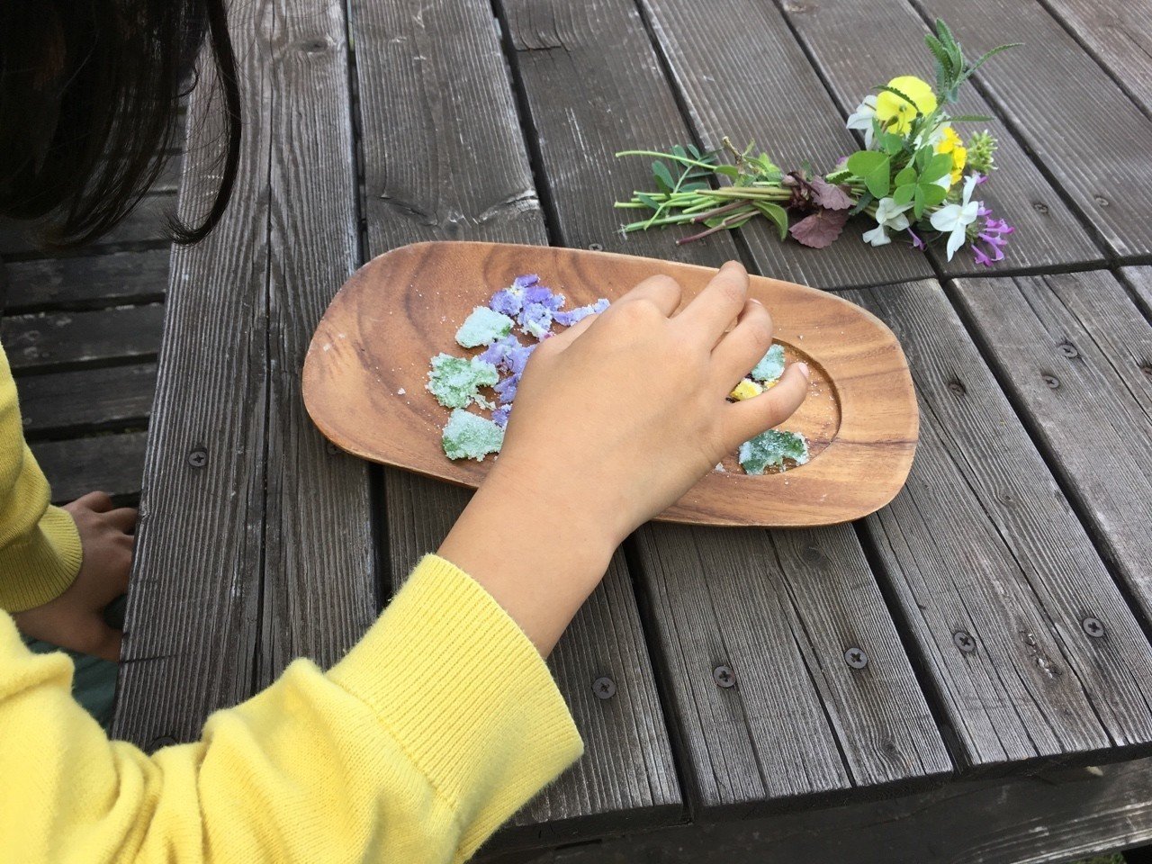 今日のおやつは畑の花のキラキラ砂糖漬け 中屋香織 Note 今日のおやつは畑の花のキラキラ砂糖漬け 中屋香織 Note