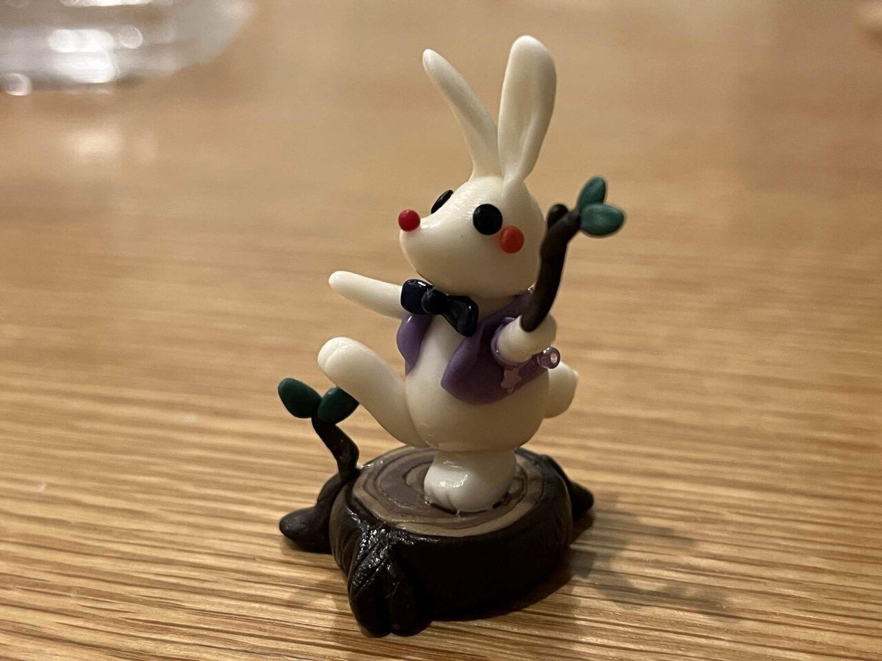 樹脂粘土】森の音楽隊①切り株ウサギ｜みい