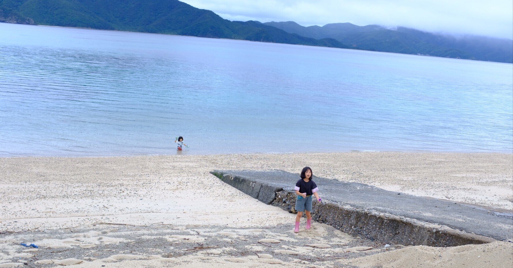 女子小学生海水浴 裸 記録】奄美大島 タイヤひっぱり(2022)|noguchi tappei