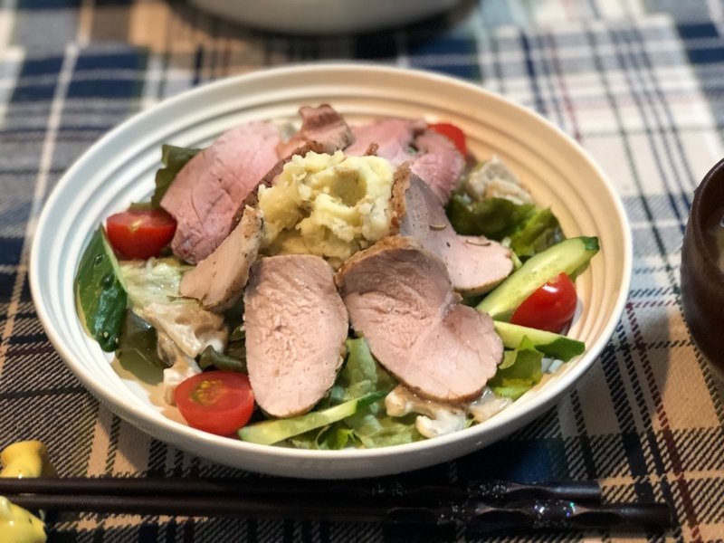 漬け込み豚もも肉で炊飯器ローストポーク Tak Note 漬け込み豚もも肉で炊飯器ローストポーク Tak Note