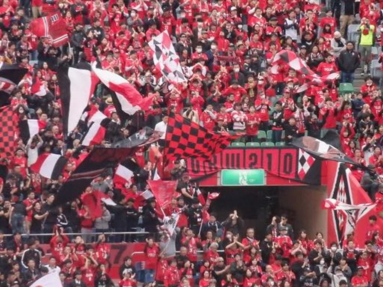 発煙筒を禁止する日本のサッカー文化の未来と過去 石井和裕 Ece Malicia Note