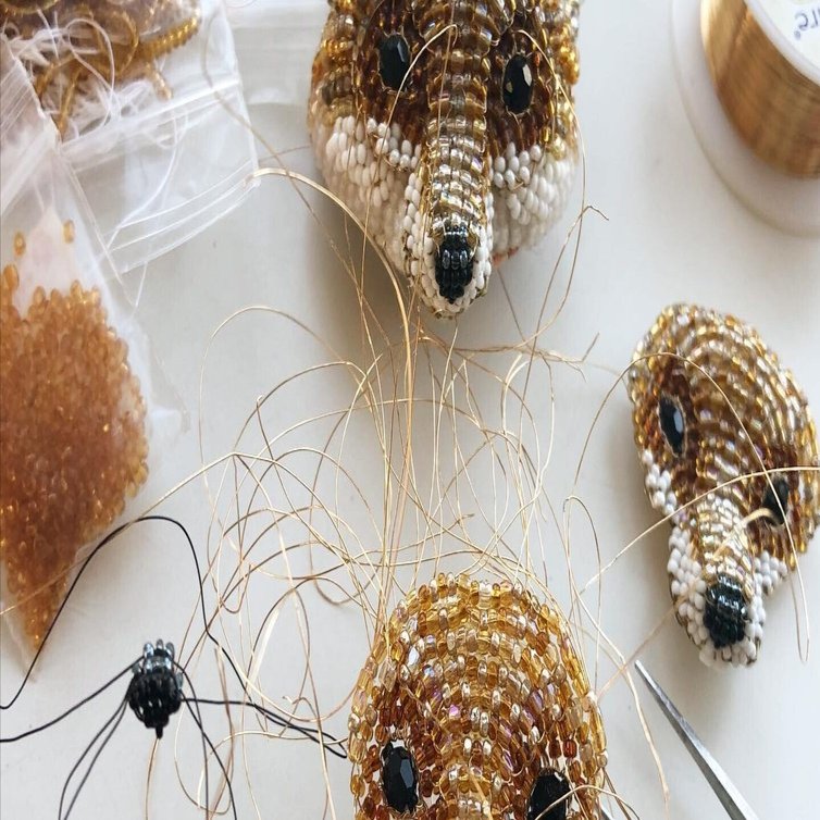 ブローチ作家のDukeさんにインタビューしました。｜左藤玲朗