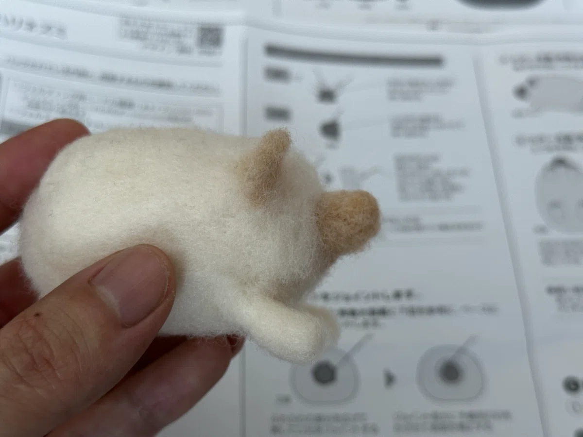 羊毛フェルトに挑戦！第3弾「ハリネズミ」その3 ～鼻、口、爪をつける