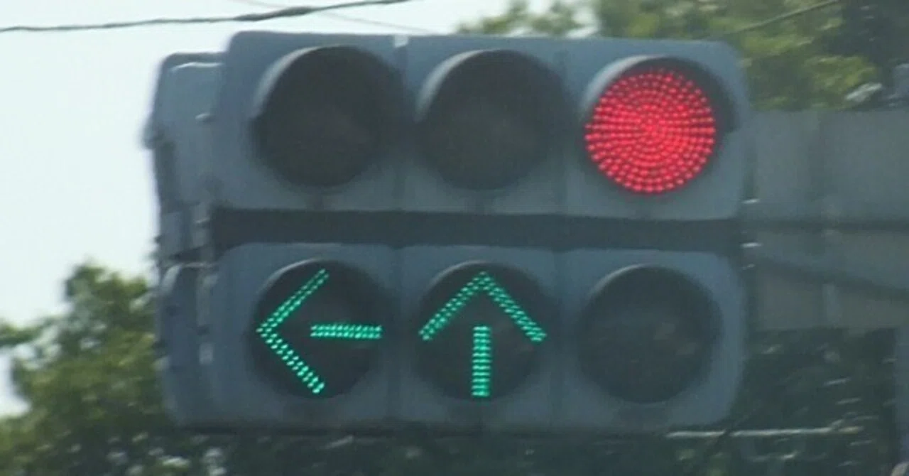 京三VAC型LED＋京三VSD矢印灯 in 上尾市瓦葺(東)交差点｜光山祐弥の
