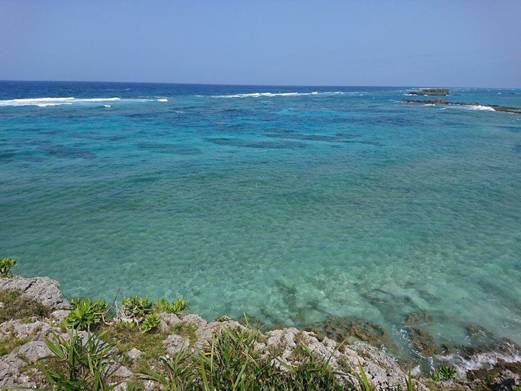 下地島の西岸地区。普通の観光客は絶対行かないとこ。
眺めも良くて気持ちよいけど、アクセスが難点。雨上がりはぬかるみがひどいのだ！