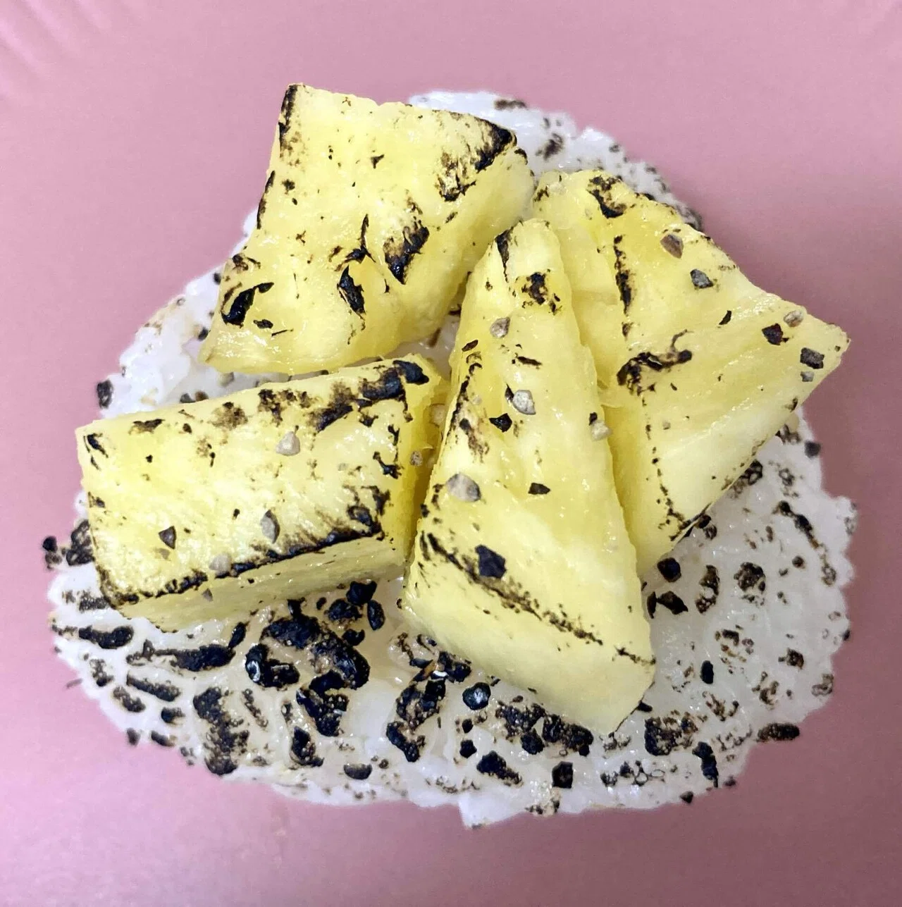 パイナップルと黒胡椒おにぎり|onigiri 研究室 パイナップルと黒胡椒おにぎり|onigiri 研究室