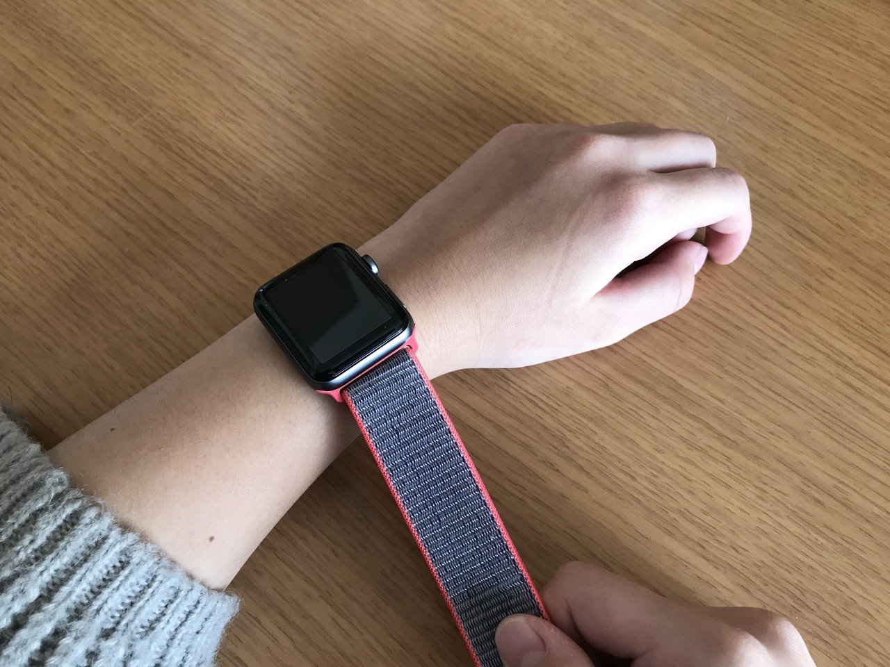 Apple Watch スポーツループの付け方｜COM-design