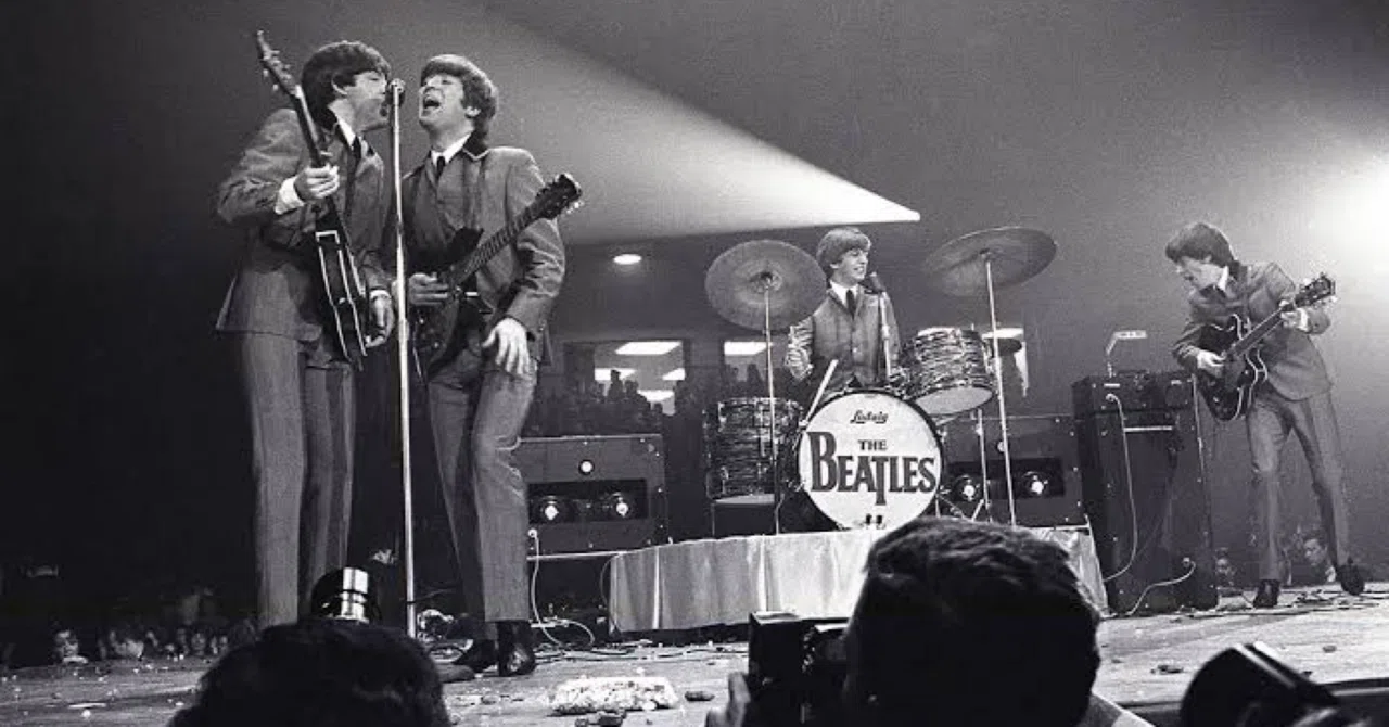 ビートルズ ライブパフォーマンス 写真 ビートルズを演奏する時に気をつけているところ。 ｜ THE MASTERBEATS