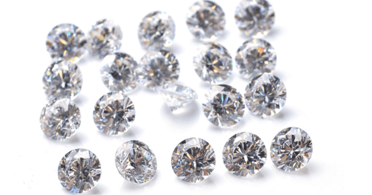 天然ダイヤとラボダイヤとモアサナイトとジルコンの違い｜nayadia