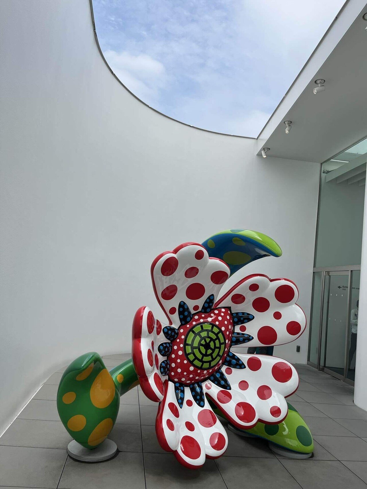 サイケデリアに埋没する/草間彌生美術館｜月の人