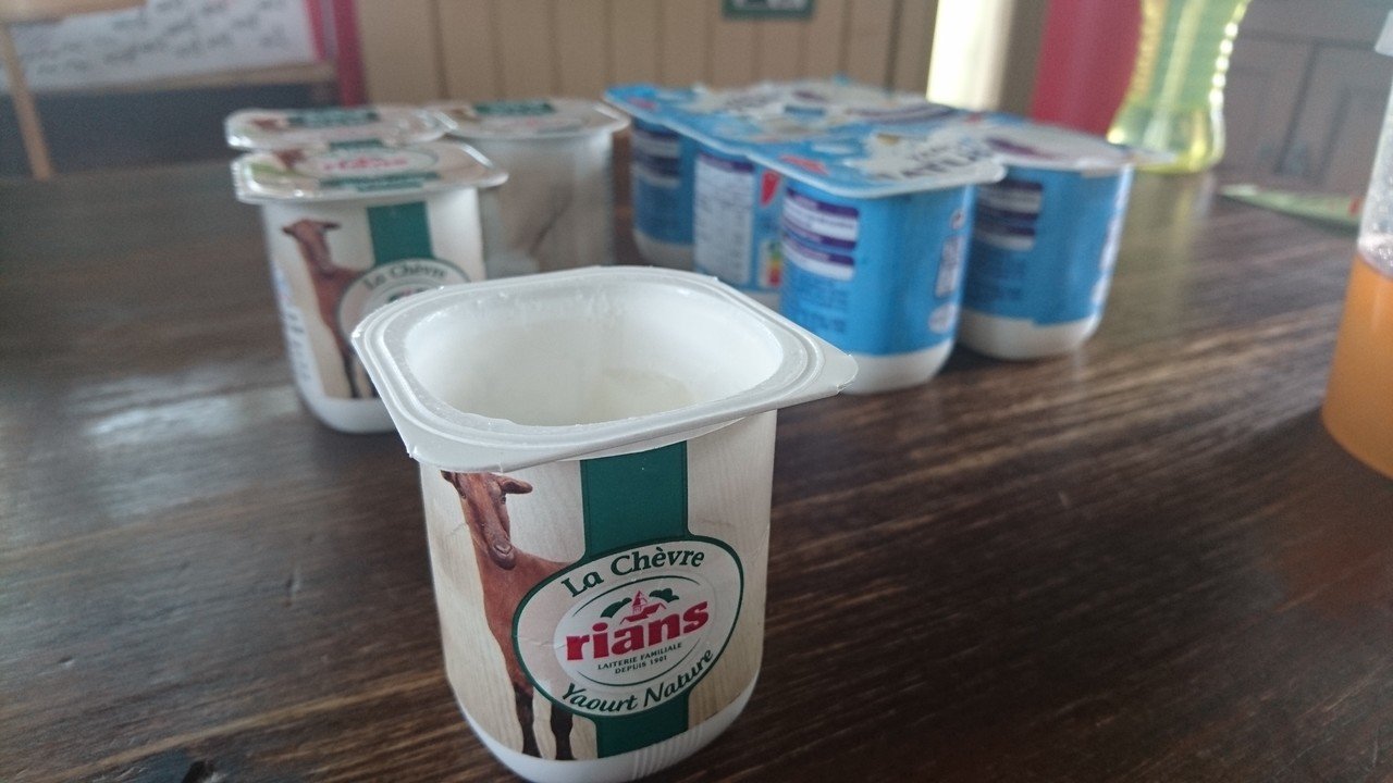 La Chevre ヤギのヨーグルト 4個で 290位で普通のヨーグルト 12個で 190位コスパは比較にならないけど 味は酸味が無くて 臭みも勿論なく 美味しい 牛乳を腸が受け付けない人でも ヤギなら あさだ けいこ Note