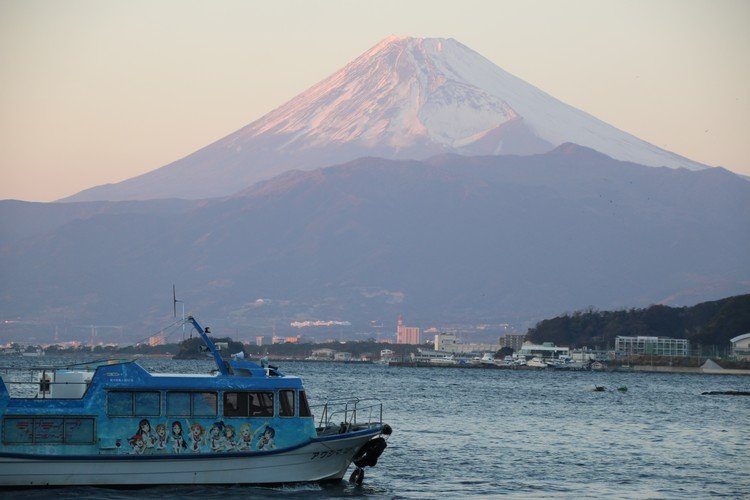 撮影日：2019年1月5日　あわしまマリンパークの船と富士山①