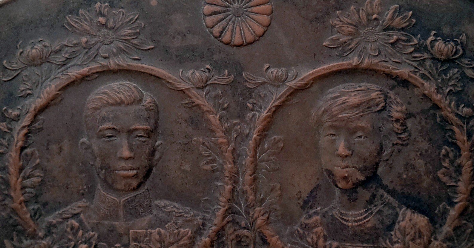 畑正吉 作「東宮殿下御成婚記念」レリーフ｜Katsutoshi Nakano