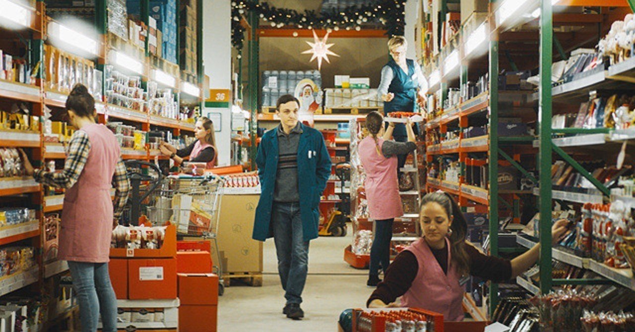 社会の底辺でも光を見出す 希望の灯り 感想走り書き そよ風ヨーグルト note