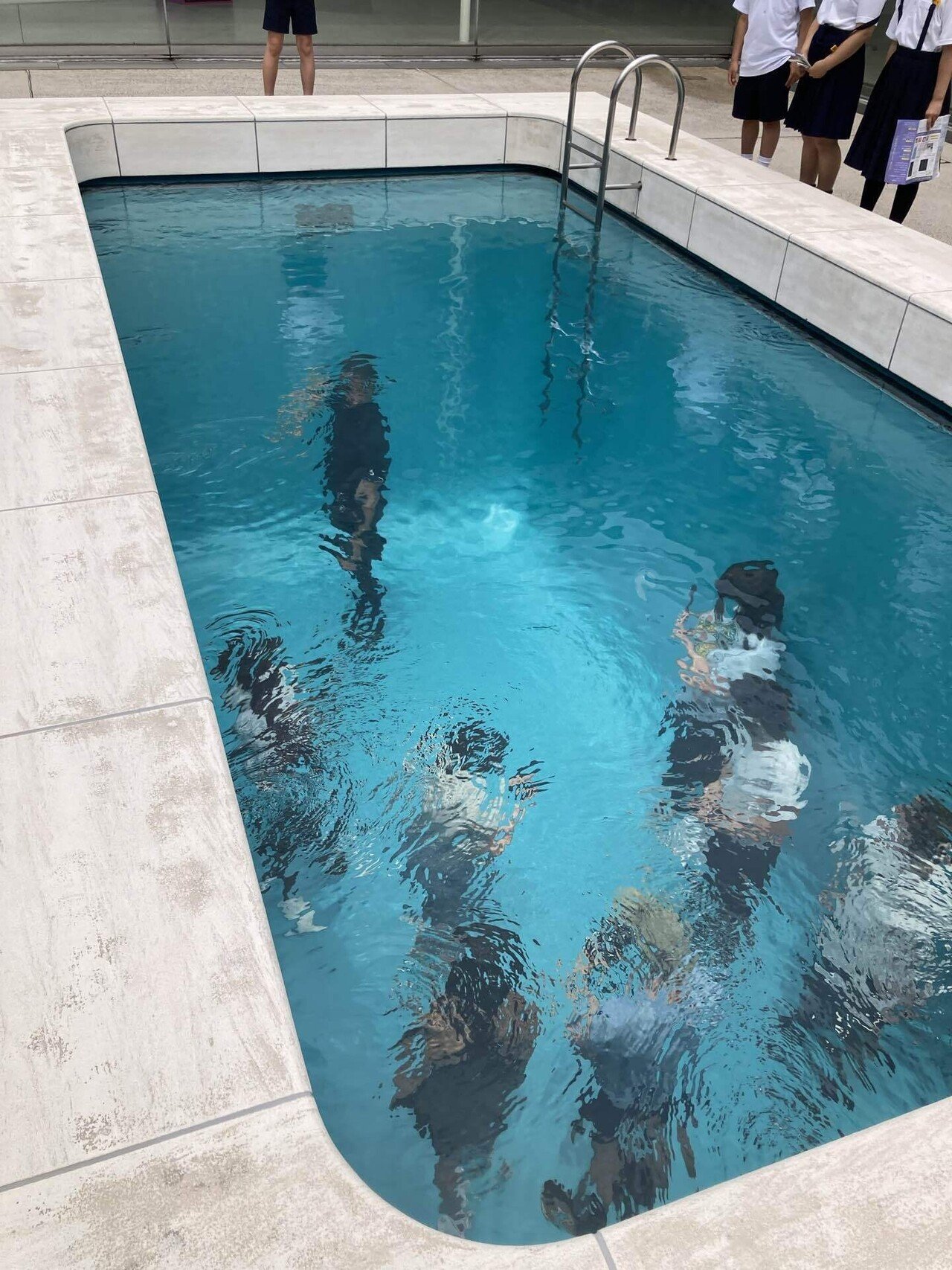 現代芸術家『レアンドロ・エルリッヒ』ポスター！金沢21世紀美術館の