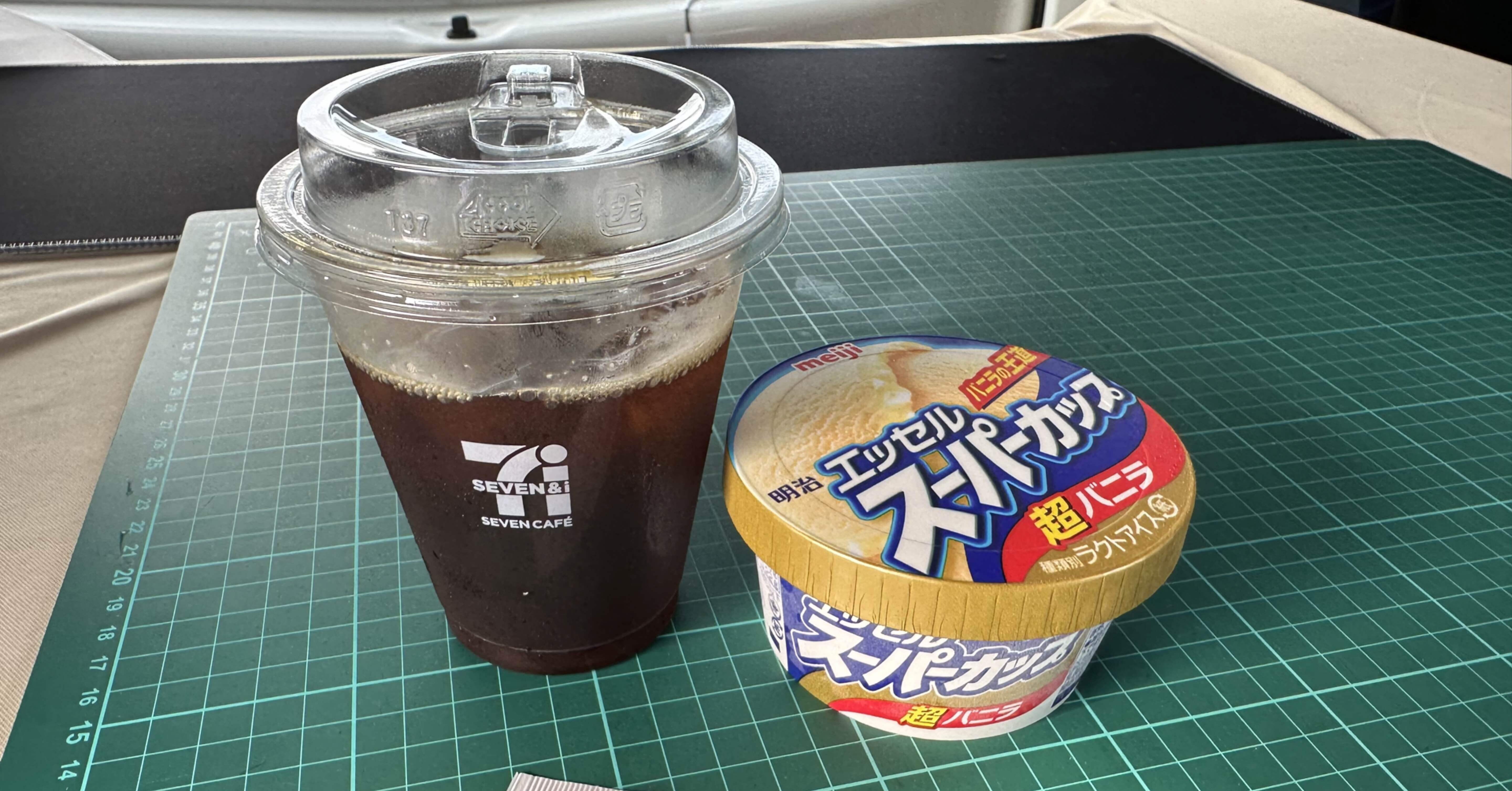 ライフハック？】コーヒーフロートの表面のやつ食べ放題｜あきばこさん