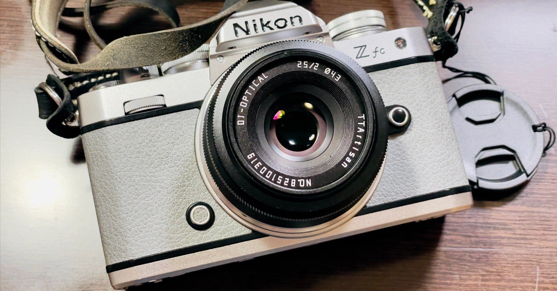 小さいカメラが欲しくて、 Nikon Z fc に落ち着いた。が、しかし