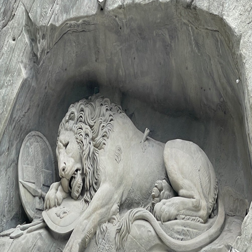 瀕死のライオン像 置物 スイス土産-