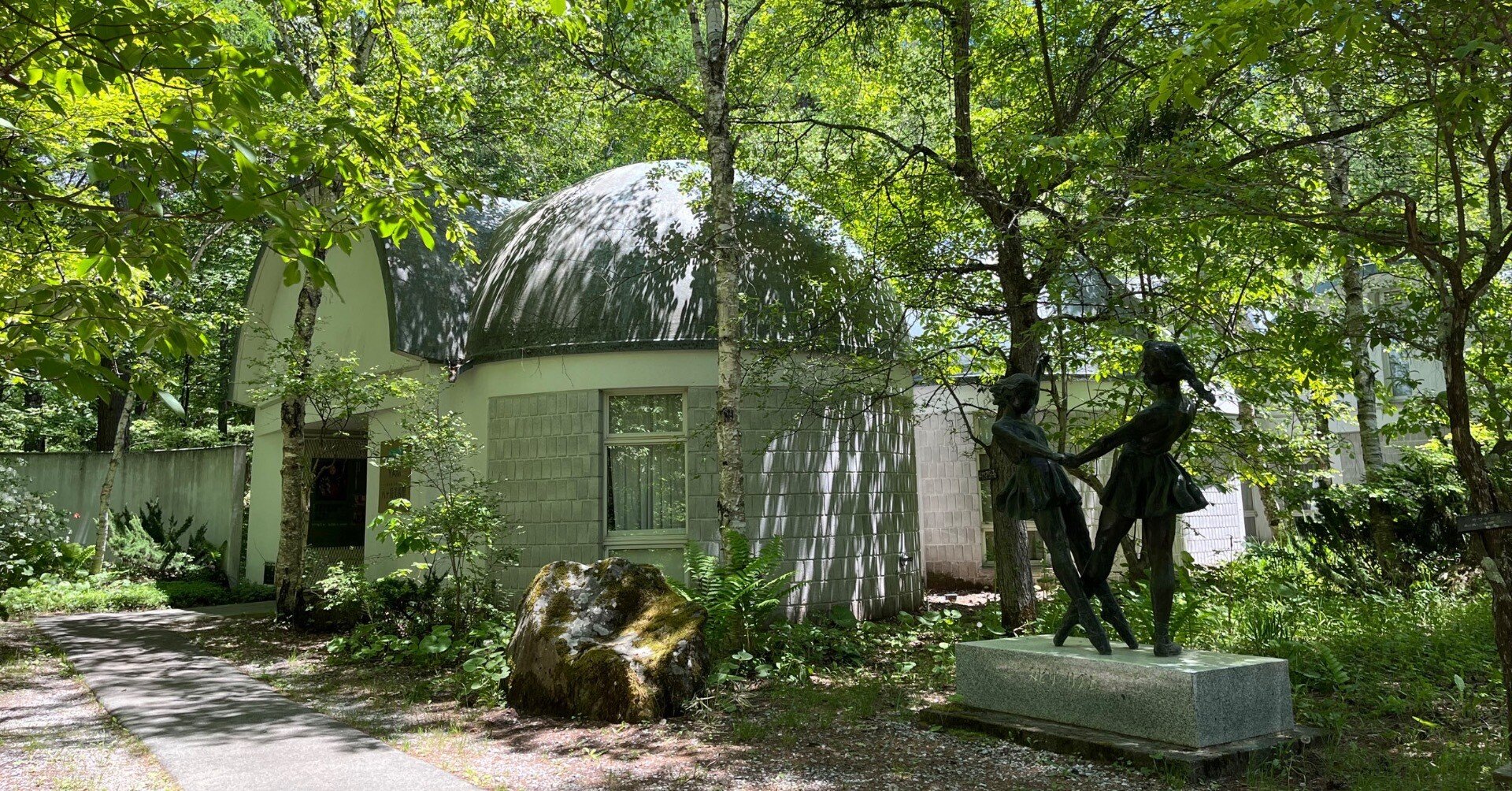 建築】爽やかな高原の森に抱かれた八ヶ岳美術館（村野藤吾）｜Hiroshi