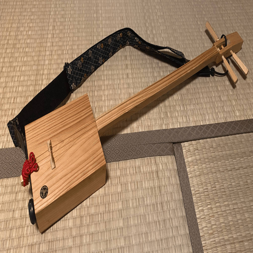 ゴッタン (箱三味線) にギターストラップをつけてみる｜夕茶@ゴッタン