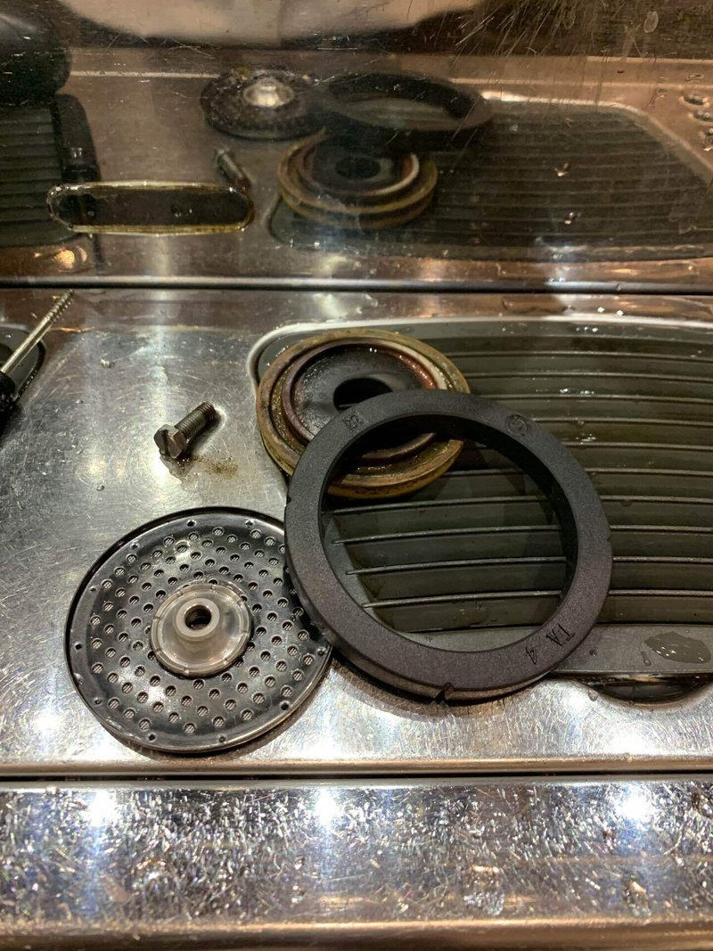 今日はエスプレッソマシンのガスケット交換をしました。｜松田啓太