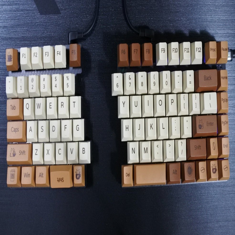 7sPlus キースイッチ付き 7sPlus キースイッチ付き 左右分離型のキーボード（7sPlus）を作った