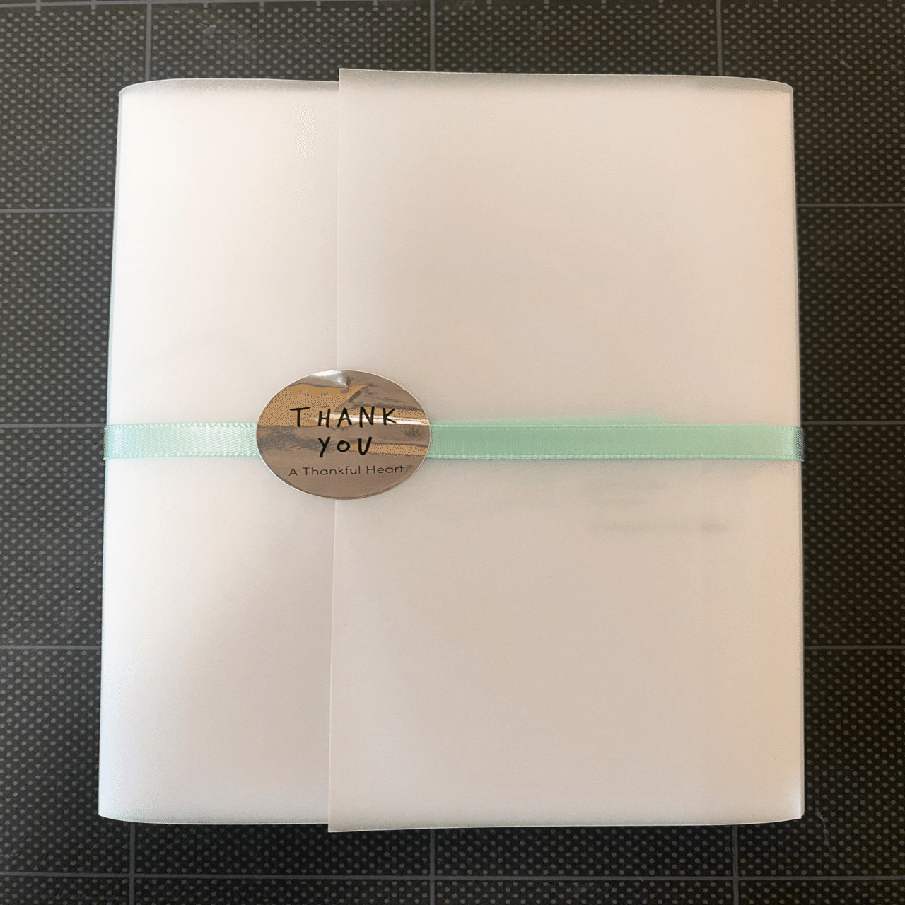 しんさん専用梱包待ち 自家通販の同人誌をちょっと可愛く包んだ話｜Kaede