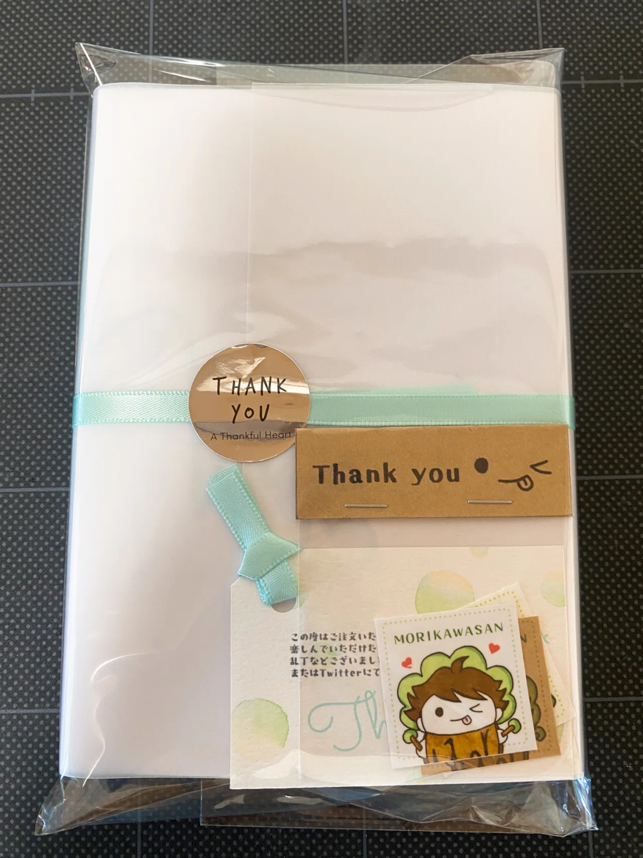 自家通販の同人誌をちょっと可愛く包んだ話｜Kaede