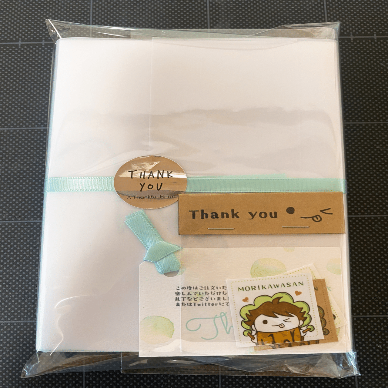 自家通販の同人誌をちょっと可愛く包んだ話｜Kaede