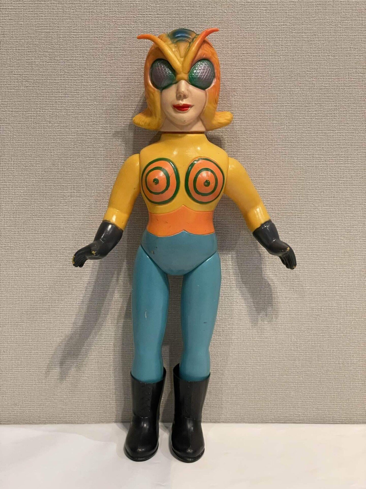 イジリー岡田の【ソフビひとり語り】 仮面ライダー怪人編 蜂女（はち