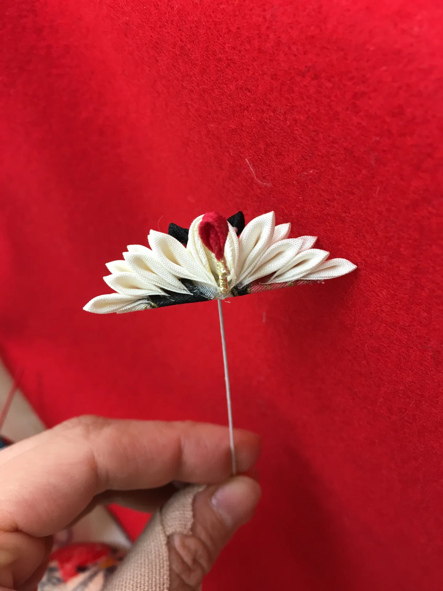 つまみ細工の縁起物「鶴」松竹梅｜つまみ細工の東京クラフト